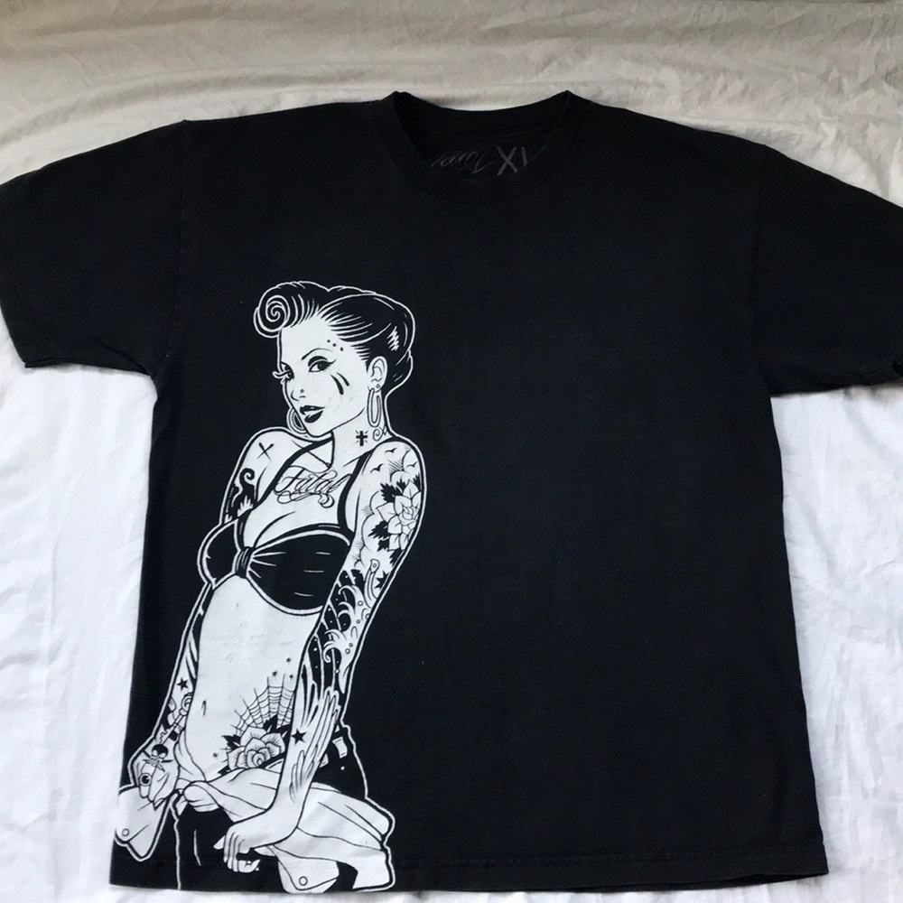 2 Fatal graphic Tee